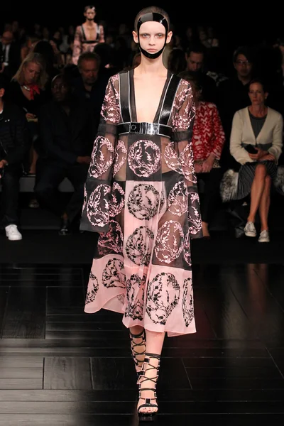 Look 27